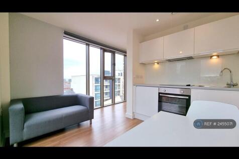 Kitchen &amp; Living Area