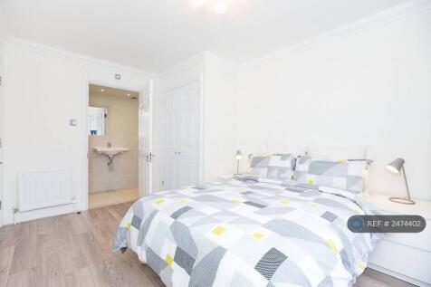 Master Bedroom With En-Suite 