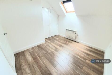 Double Bedroom With Built In Storage