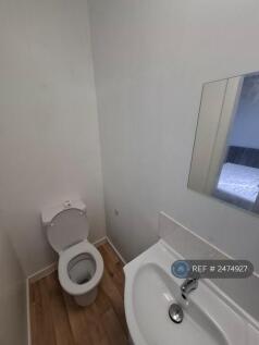 Room 6 Bathroom