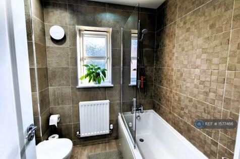 Main Bathroom 2