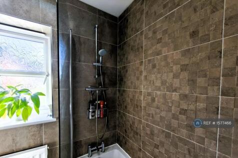 Main Bathroom 3