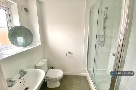 Room 2 Ensuite 