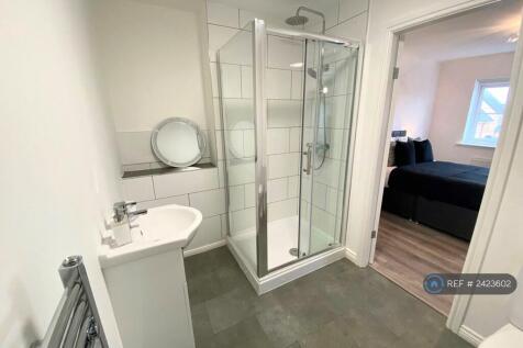 Room 4 Ensuite 