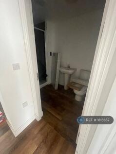 Flat 4 Shower Room 