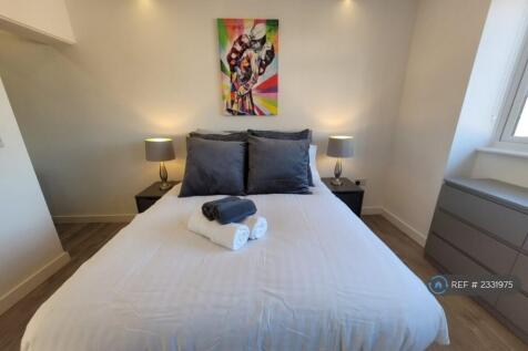 Main Double Bedroom With Ensuite Shower