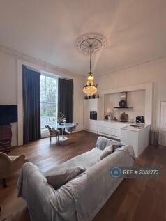 Open Plan Living Room / Kitchen