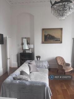 Open Plan Living Room / Kitchen
