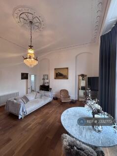 Open Plan Living Room / Kitchen