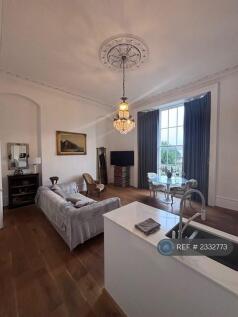 Open Plan Living Room / Kitchen