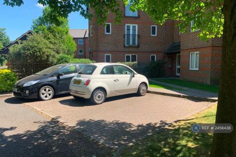 1 Parking Spot (In The Middle Of 3)