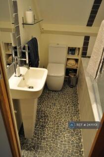 Upstairs Bathroom 