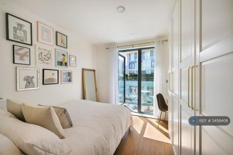 Master - Wardrobes Not Incl See Reconfigured Photo