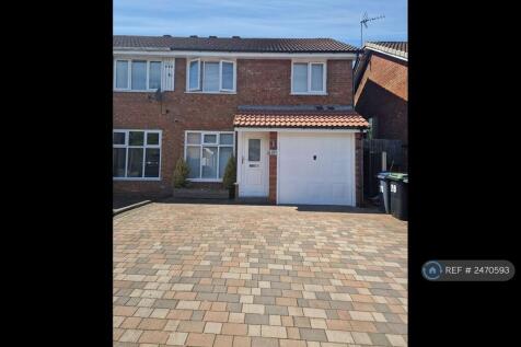 Front Of House With Large Drive
