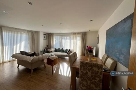Living / Dining Area 