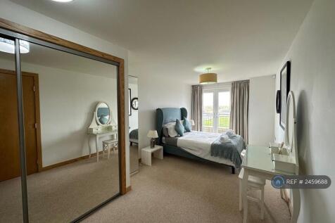 Master Bedroom With En-Suite