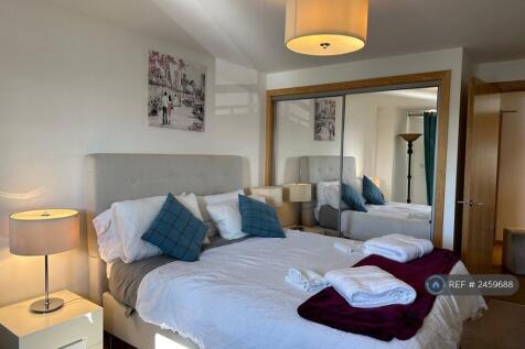 Bedroom 2 With King Bed 