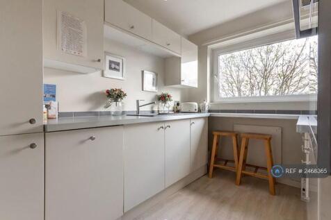 Fully Fitted Kitchen