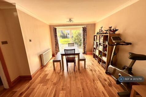 Through Lounge 