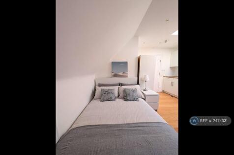 Room 8 Self-Contained Double Bed