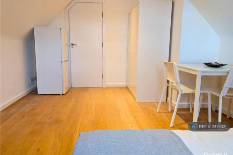 Room 9 En-Suite_main Area