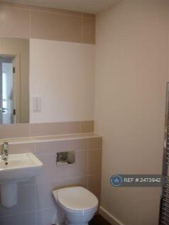 Bathroom (Right)