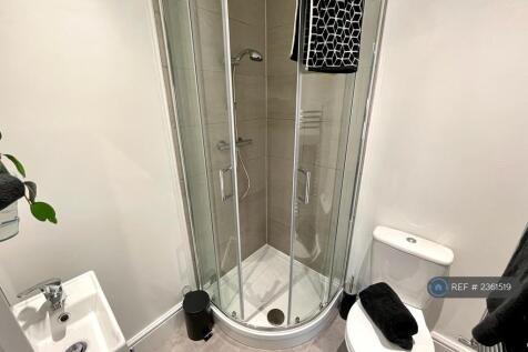 Ensuite Shower Room 1