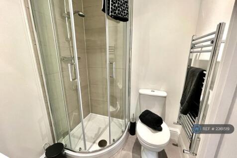 Ensuite Shower Room 3