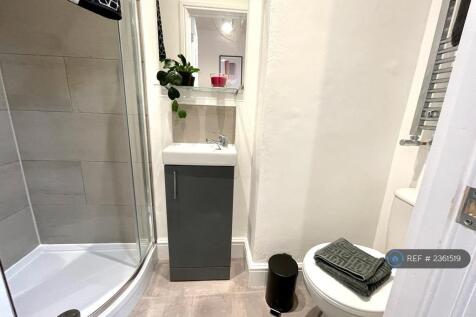 Ensuite Shower Room 4