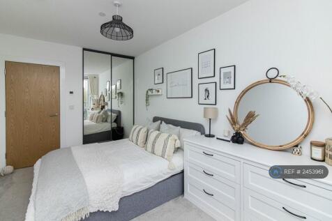 Spacious Fully Furnished Bedroom