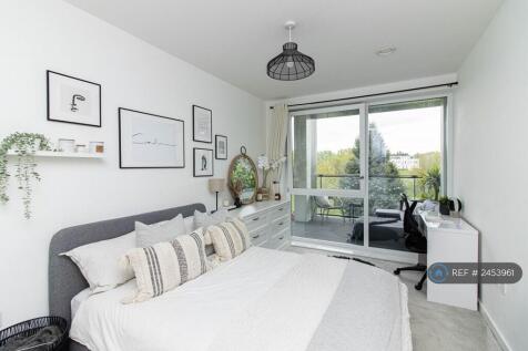 Spacious Fully Furnished Bedroom
