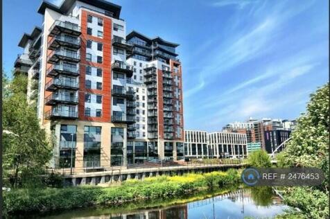 Building Canal Side Walk