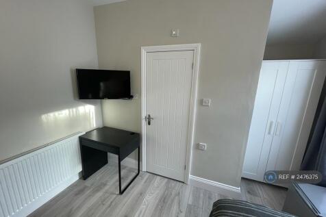 Bedsit 4
