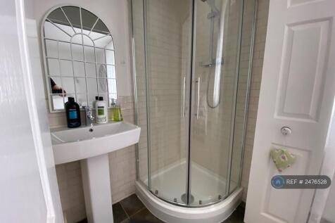 Master Bedroom En Suite Bathroom