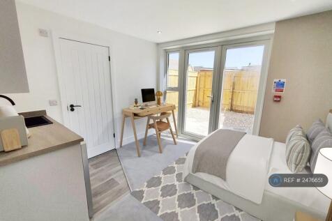 R3 - Ensuite, Kitchenette, Patio -Virtually Staged