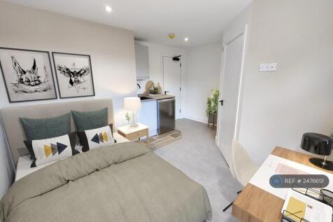 R6 - Ensuite, Kitchenette -Virtually Staged