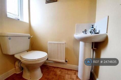 Downstairs Toilet/ Cloakroom