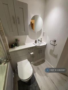 Main Bathroom 2