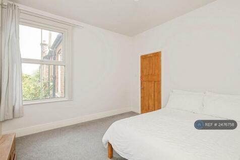 Large, Light-Filled Double Bed, Built In Wardrobes