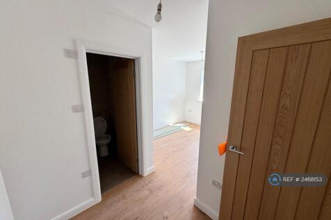 Bedroom 3 w/En-Suite