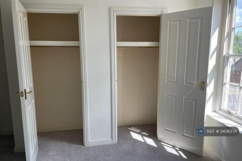 Bed 1 Wardrobes