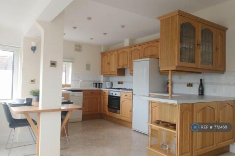 Eat-In Kitchen