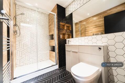 Bedroom 6 Ensuite