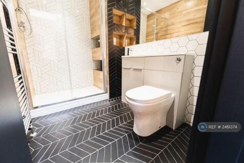 Bedroom 6 Ensuite