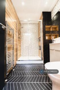 Bedroom 6 Ensuite