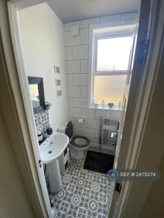 Main Bathroom 