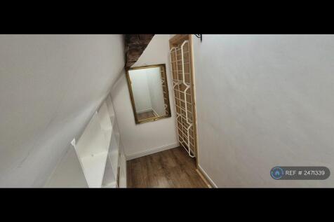 Bedroom 1 (Walk-In Wardrobe)