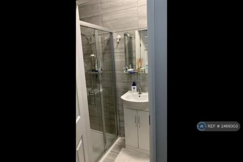 Large Ensuite Room 2