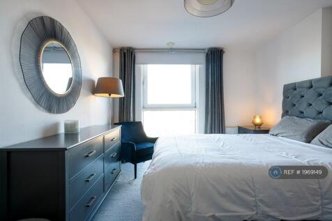 Large Double Bedroom 