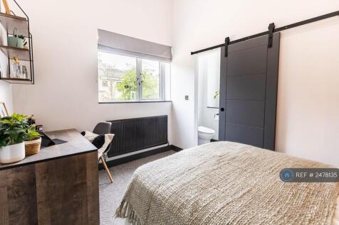 Room 1: Light, Bright Double En-Suite Room